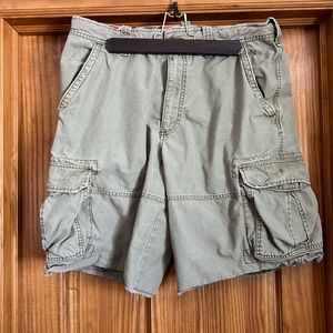 Men’s grey khaki cargo shorts
